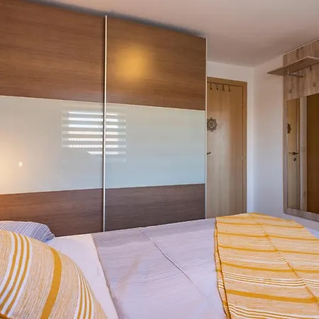 Ember Apartman Póla